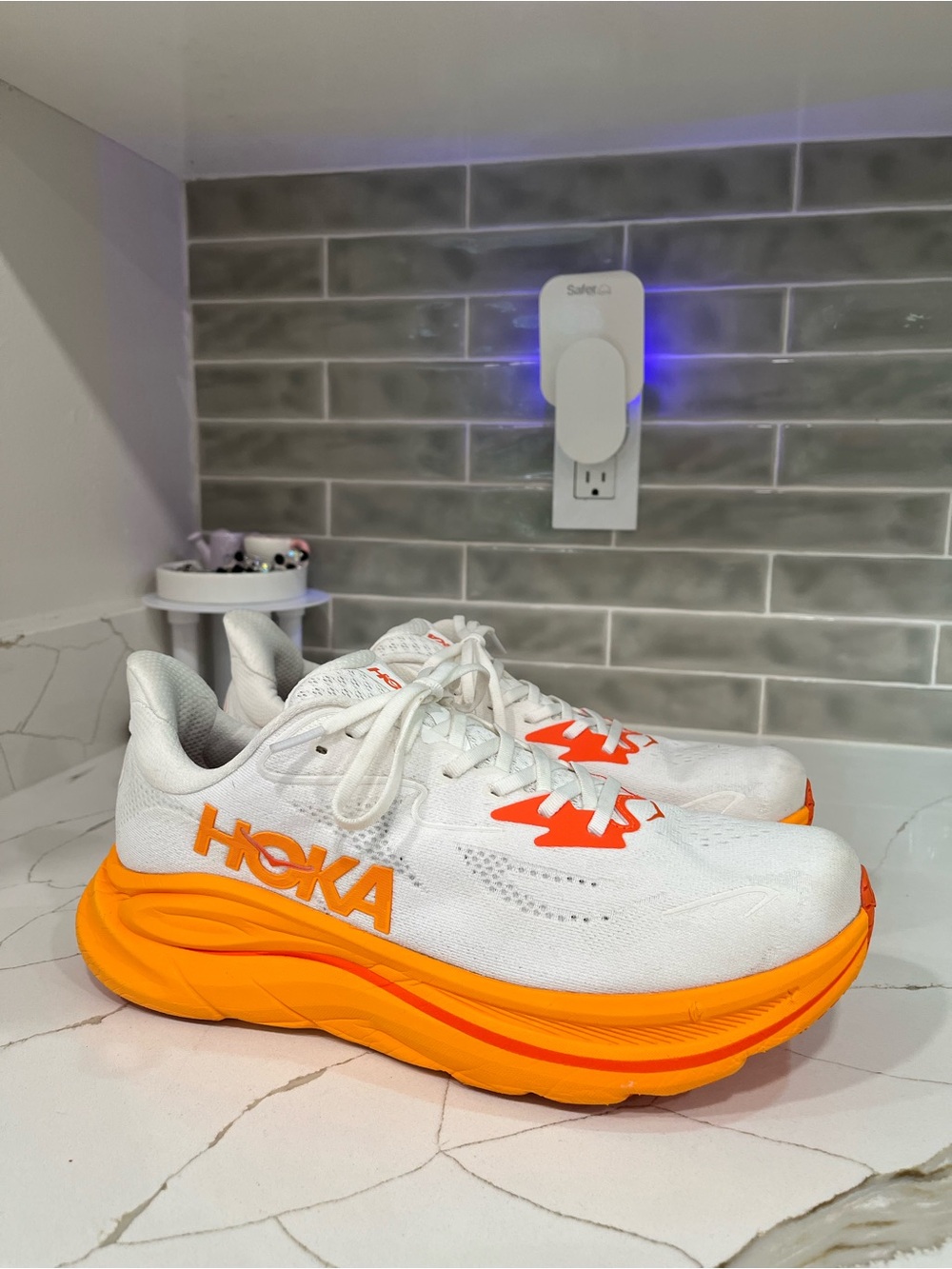 Hoka Clifton 10 Running Shoes. Men’s Size 11D Color White Orange